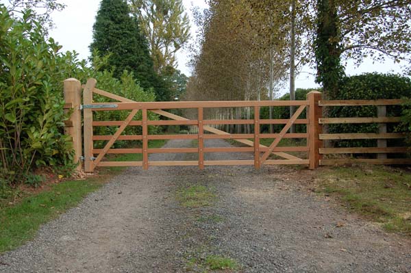 Hardwood entrance gate set picture one